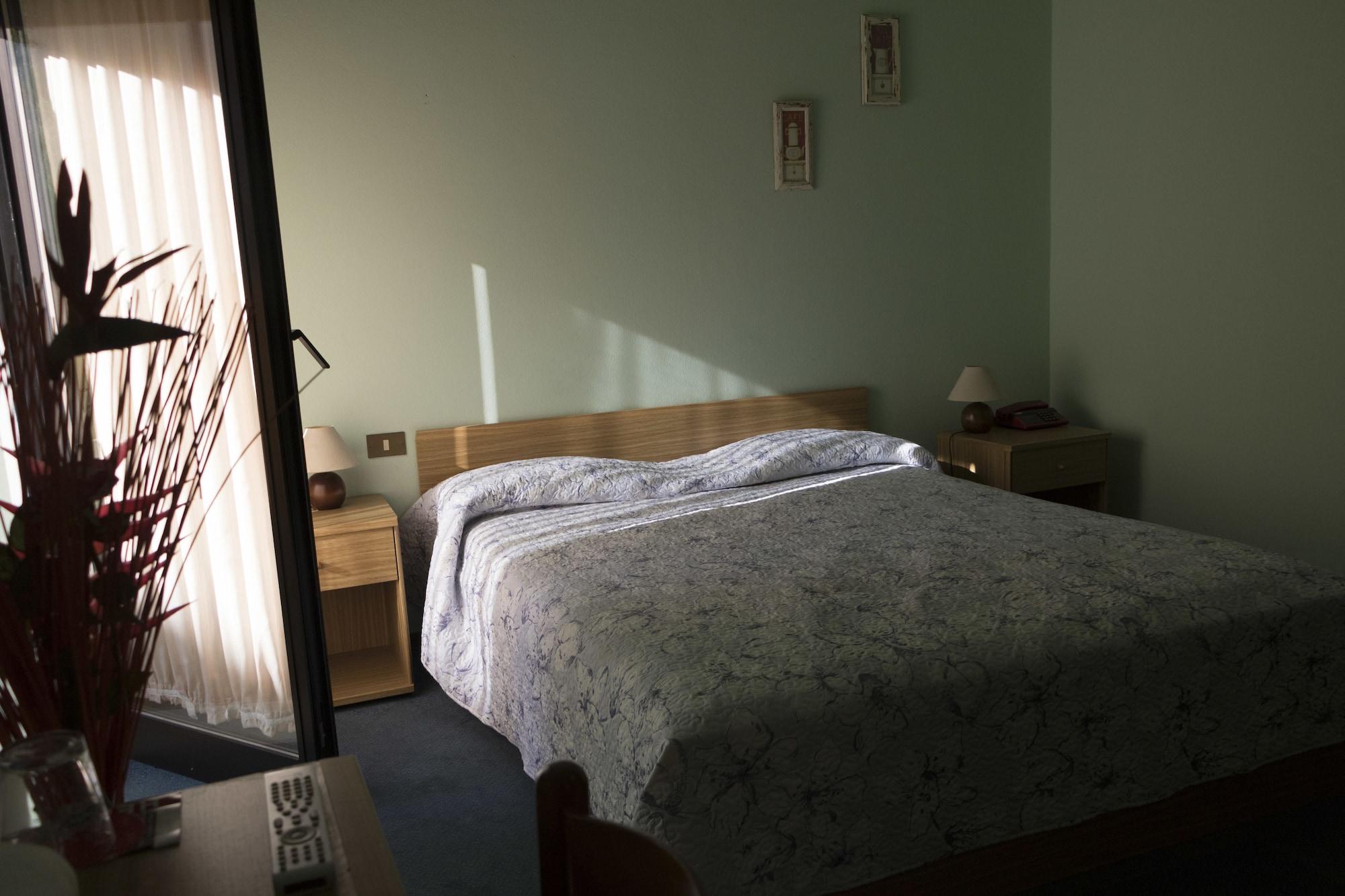 Hotel Primavera Desenzano del Garda Buitenkant foto