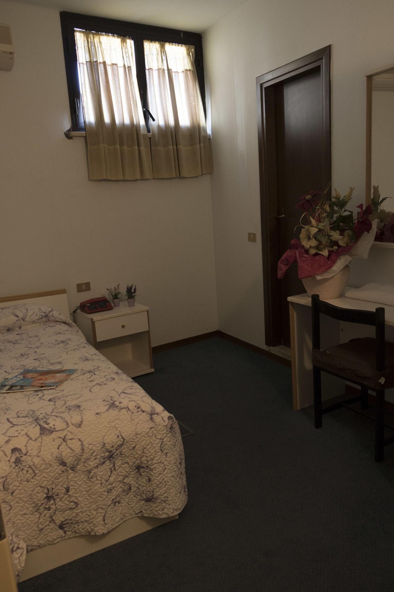 Hotel Primavera Desenzano del Garda Buitenkant foto