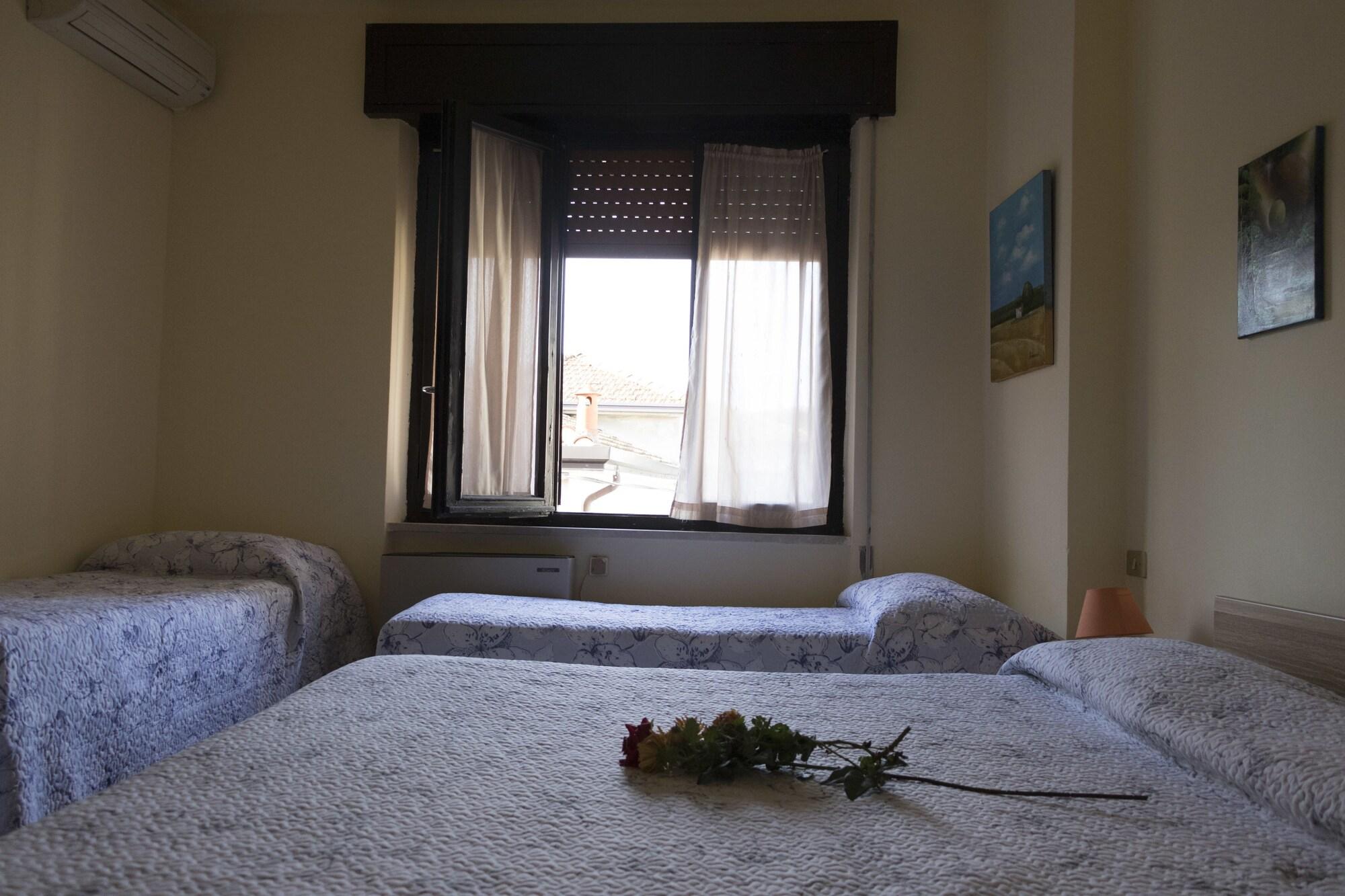 Hotel Primavera Desenzano del Garda Buitenkant foto