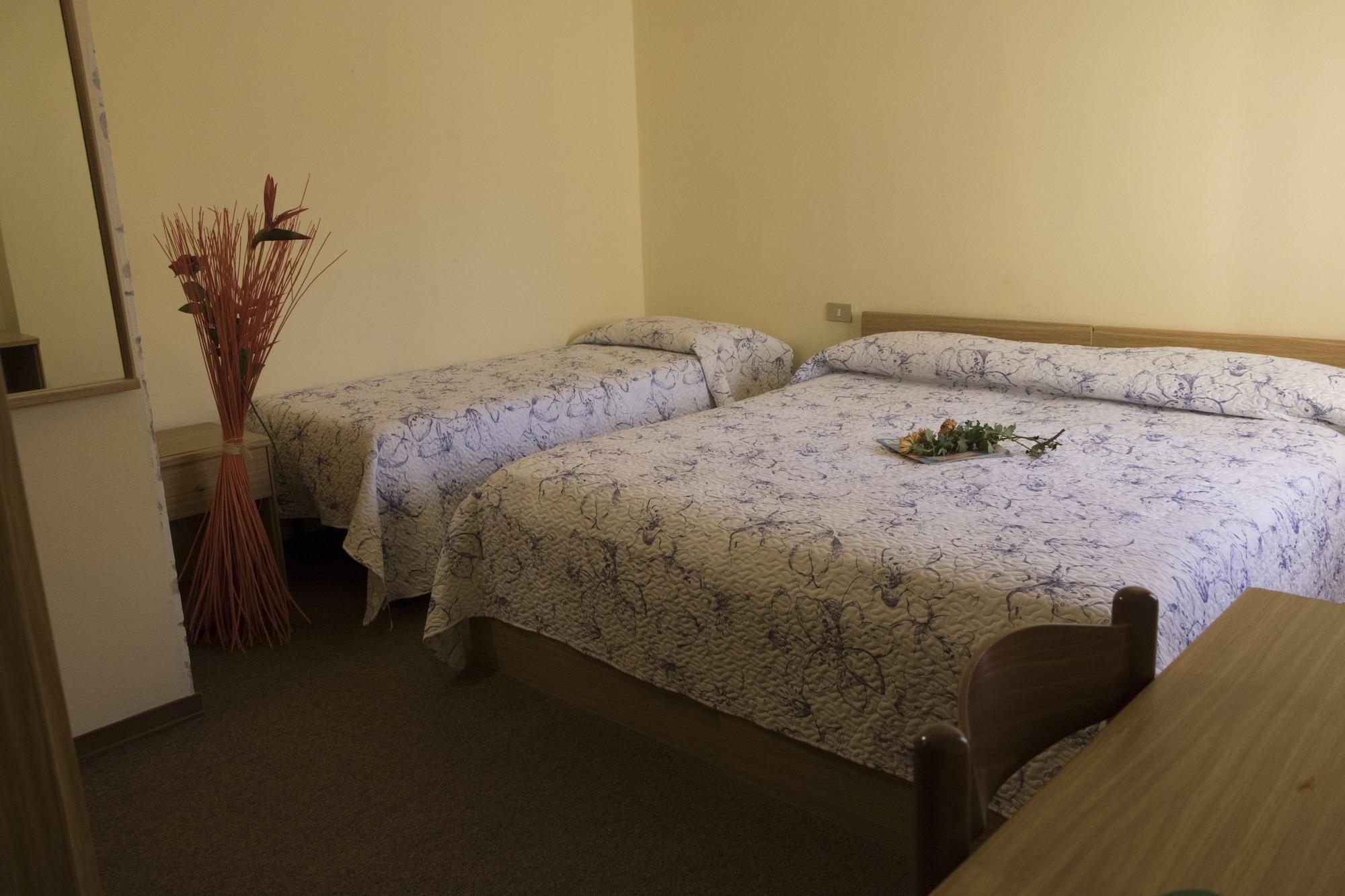 Hotel Primavera Desenzano del Garda Buitenkant foto