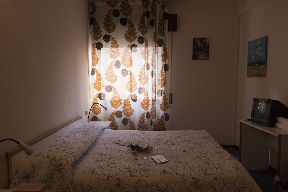 Hotel Primavera Desenzano del Garda Buitenkant foto