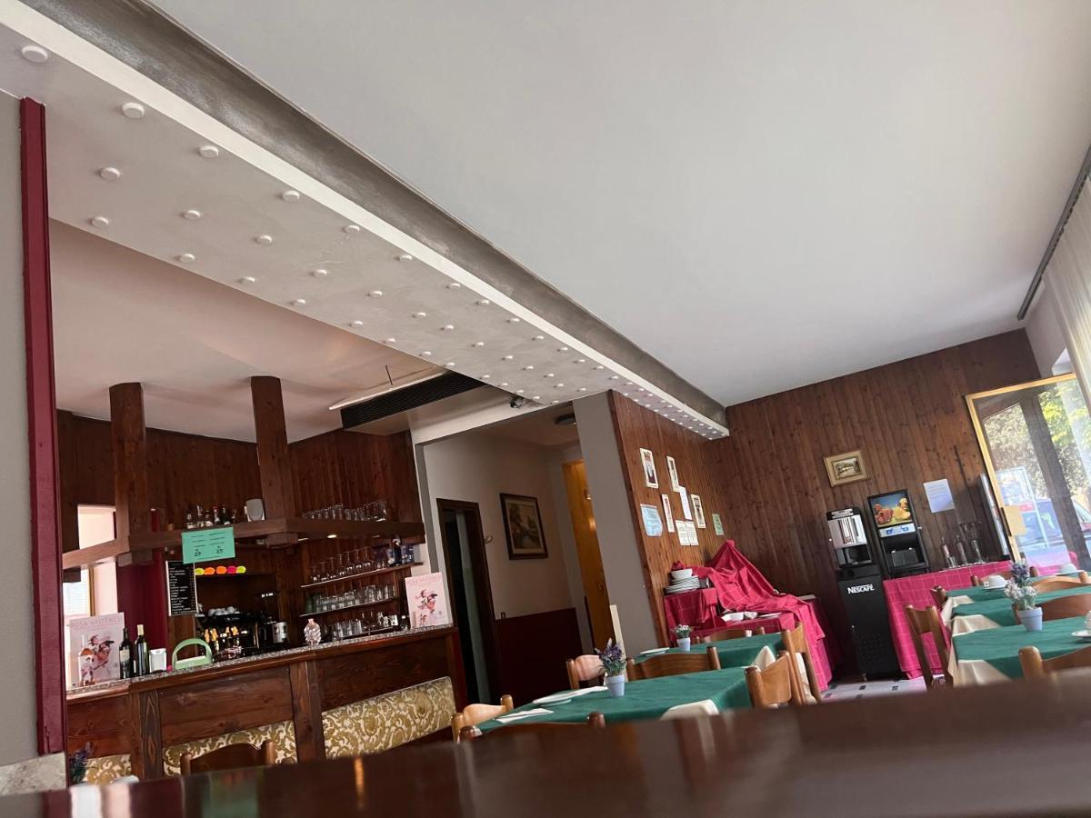 Hotel Primavera Desenzano del Garda Buitenkant foto