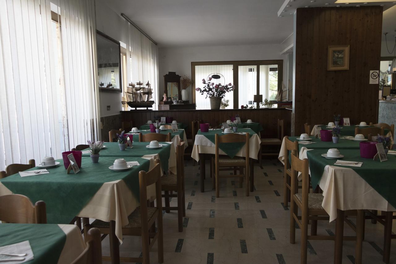 Hotel Primavera Desenzano del Garda Buitenkant foto