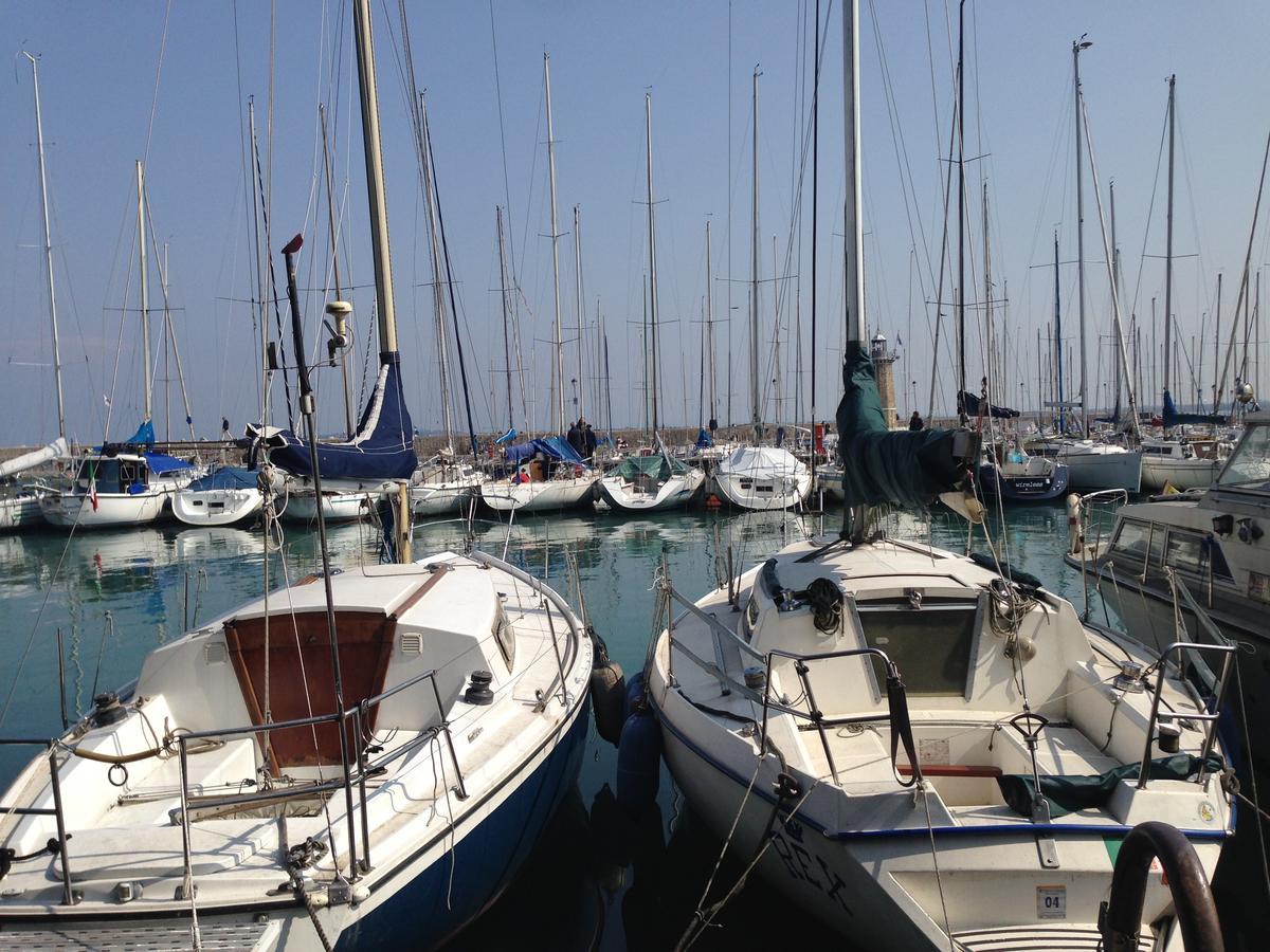 Hotel Primavera Desenzano del Garda Buitenkant foto