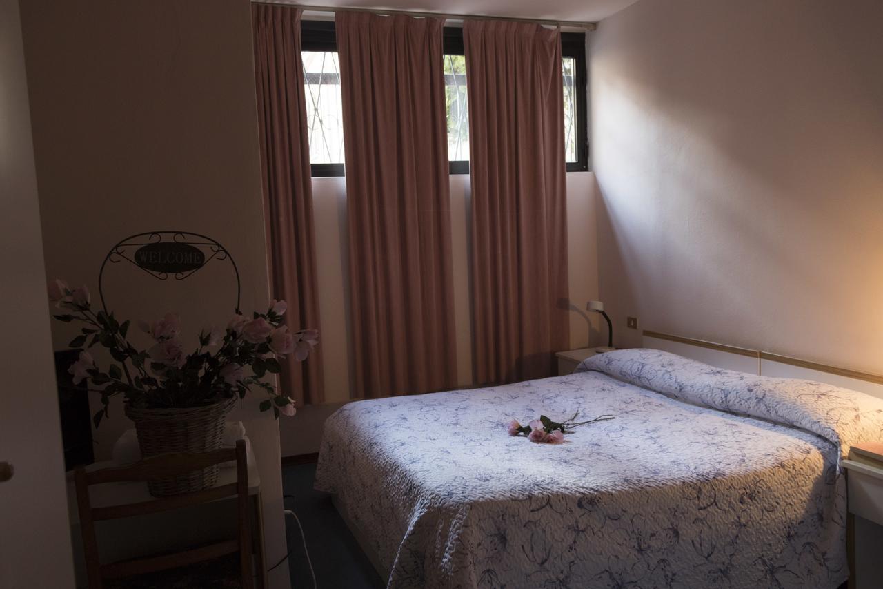 Hotel Primavera Desenzano del Garda Buitenkant foto